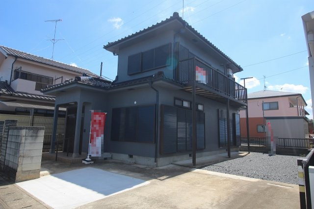 野木町丸林の外観|ダークグレーの外観がスタイリッシュな印象♪駐車場は増設工事済みで2台以上駐車可能です◎