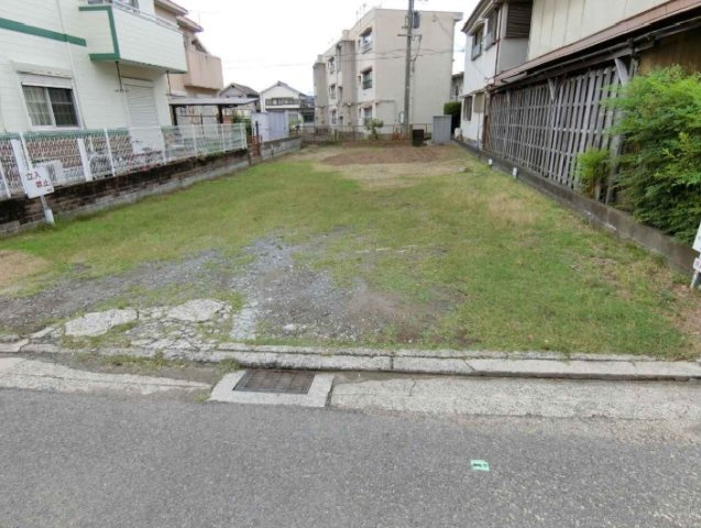 【外観】 | 接道は西側　幅員は2.6ｍです。