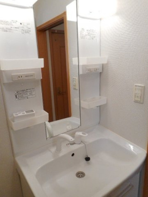 【洗面所】 | ヴィア・ラッテア河久保 | 忙しい朝には欠かせない洗面所です