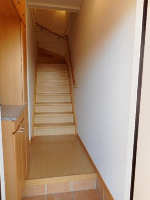 【玄関】 | ヴィア・ラッテア河久保 | 収納もある玄関です