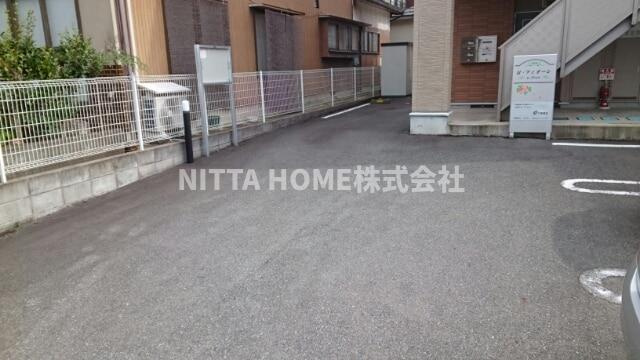 Ｕ・フィオーレの駐車場|敷地内に駐車場も完備！！