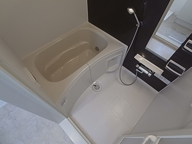神戸市須磨区一ノ谷町２丁目のアパートの浴室|追い焚き機能付きバスルーム