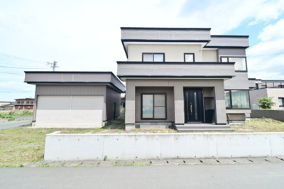 【外観】 | 黒石市東町　中古住宅　角地