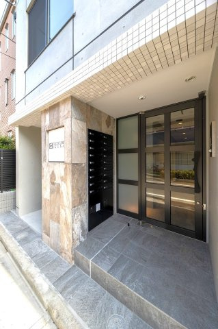 杉並区井草３丁目の賃貸マンションのエントランス