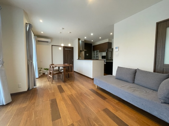 福山市東川口町二丁目の居間・リビング