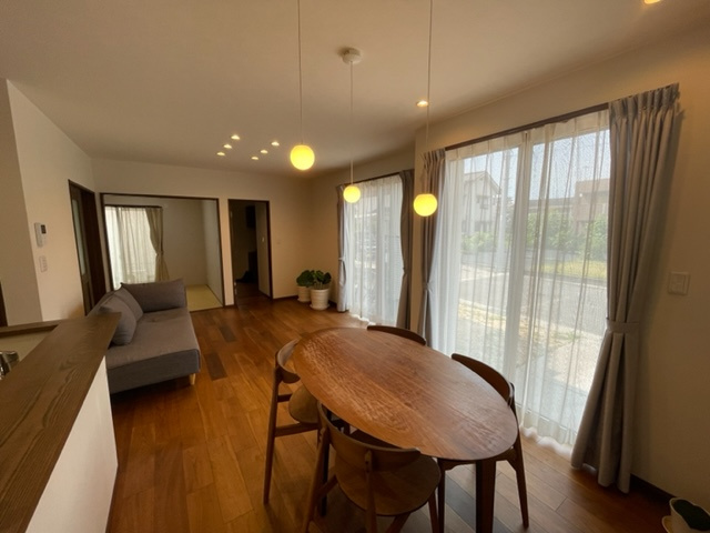 福山市東川口町二丁目の居間・リビング