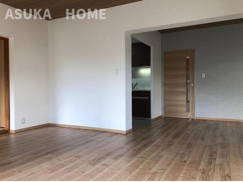 コスモ戸塚リベラヒルズC棟の居間・リビング