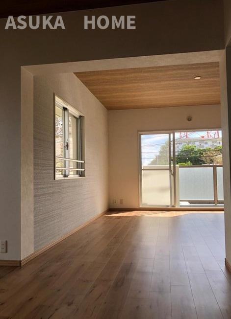 コスモ戸塚リベラヒルズC棟の居間・リビング