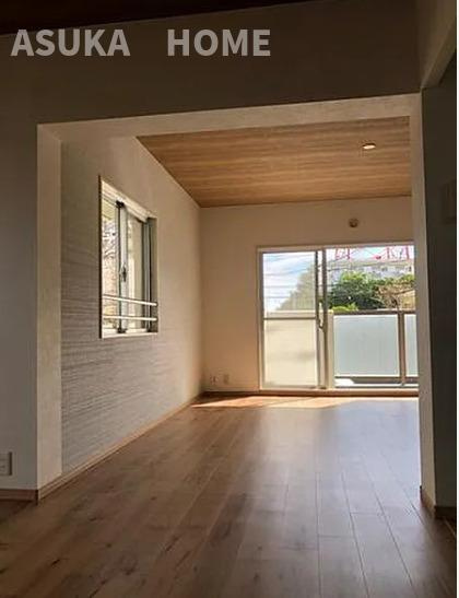 コスモ戸塚リベラヒルズC棟の居間・リビング