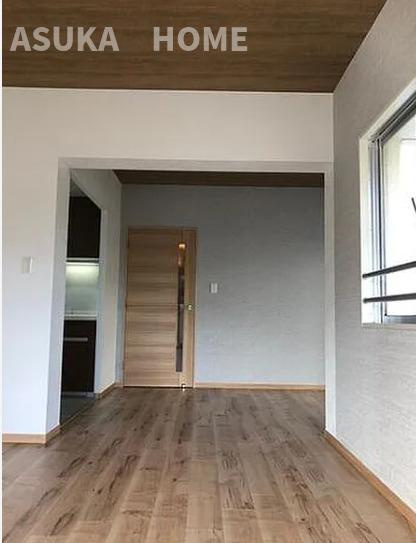 コスモ戸塚リベラヒルズC棟の居間・リビング