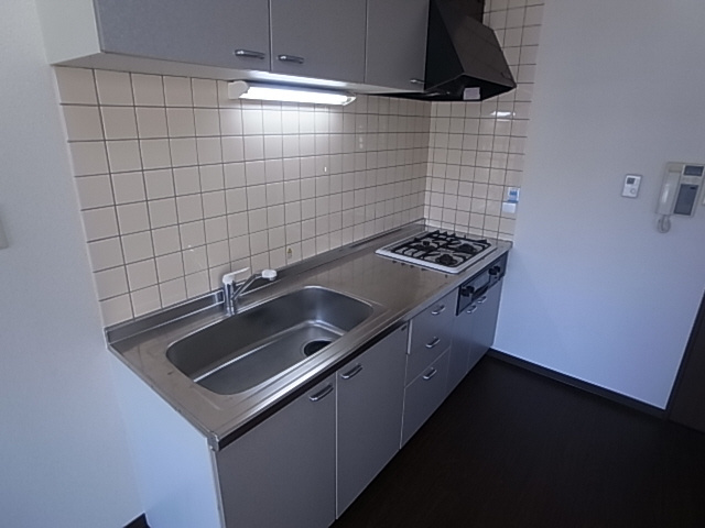 神戸市須磨区須磨浦通５丁目の賃貸マンションのキッチン|システムキッチン（ガス三口）
