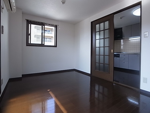 神戸市須磨区須磨浦通５丁目の賃貸マンションの内装|洋室