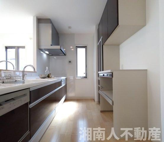 横須賀市佐島の丘2丁目　中古戸建のキッチン|キッチンでお料理をお楽しみください