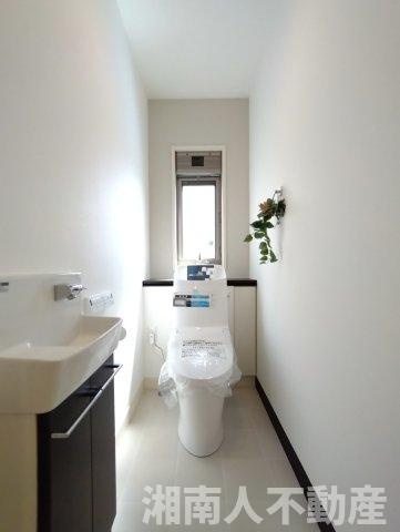 横須賀市佐島の丘2丁目　中古戸建のトイレ|ゆったりとした空間のトイレです