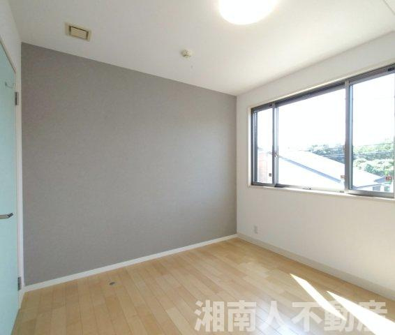 横須賀市佐島の丘2丁目　中古戸建の洋室|明るい洋室です