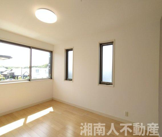 横須賀市佐島の丘2丁目　中古戸建の洋室|ゆったりした洋室です