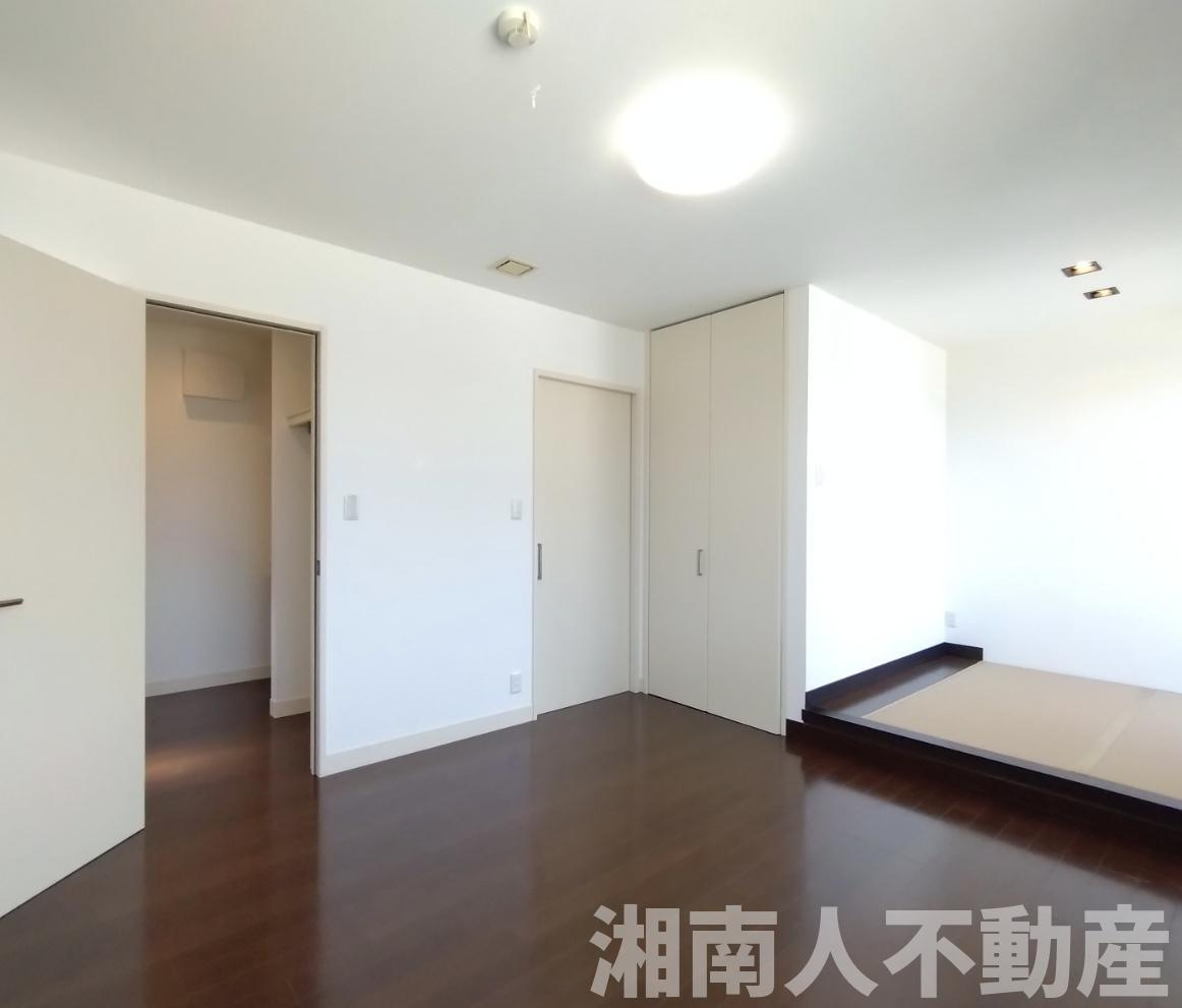 横須賀市佐島の丘2丁目　中古戸建の洋室|落ち着いた色調の洋室です