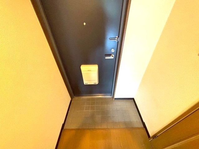 DH白鳥ビルの玄関