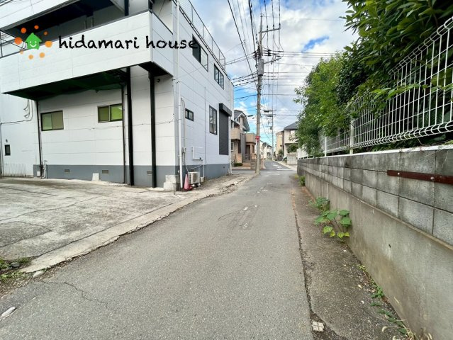 見沼区大和田町1丁目　新築戸建　ハートフル01の前面道路含む現地写真