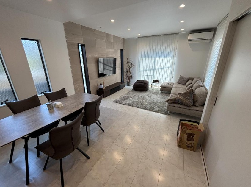 久御山町林垣内の居間・リビング