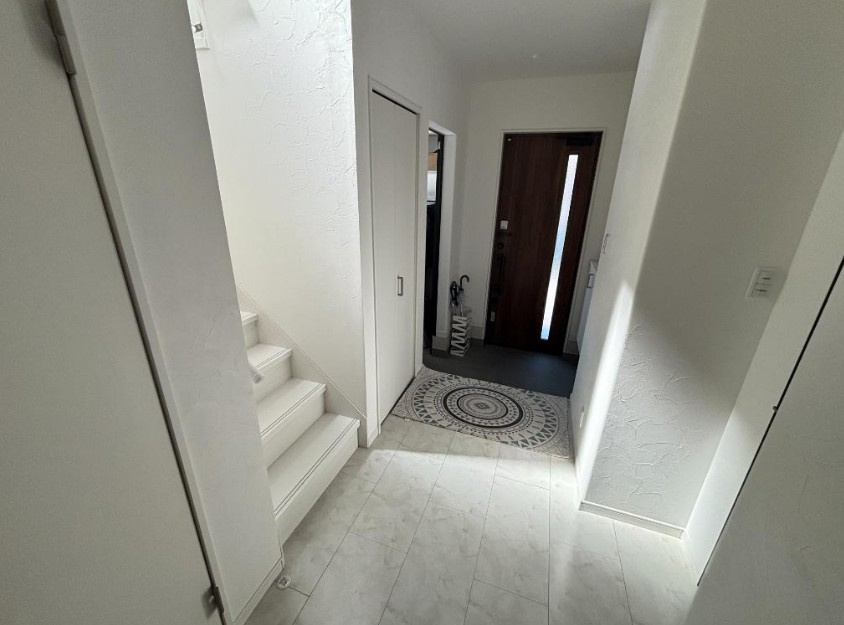 久御山町林垣内の玄関