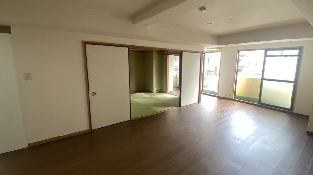 堺町ジュエリーハイツの居間・リビング|20.0帖です。