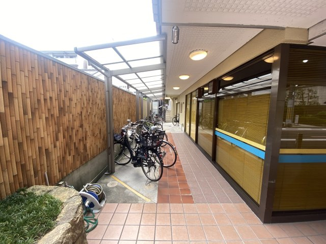 堺町ジュエリーハイツの駐輪場