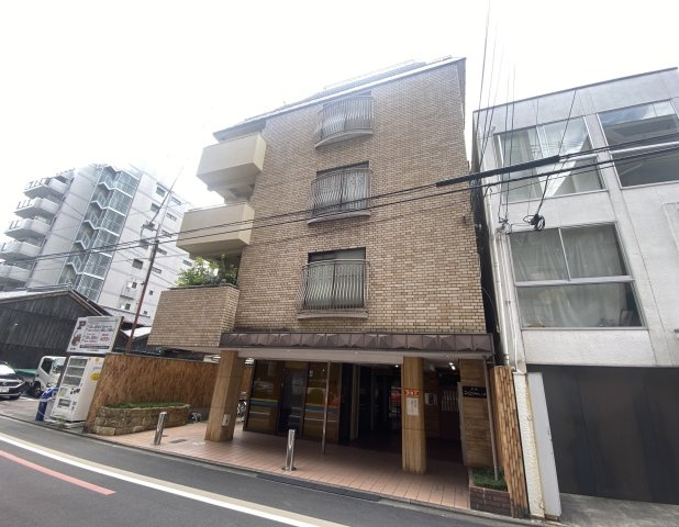 堺町ジュエリーハイツの外観|人気の御所南小学校・京都御池中学校　学区です！
地下鉄「丸太町」駅　徒歩6分、「烏丸御池」駅　徒歩9分とアクセスも良好♪