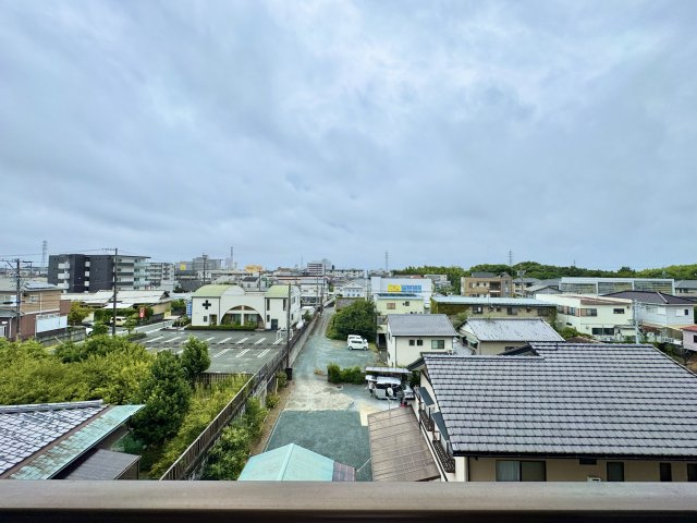 メゾン浜松高台の展望|南向きのバルコニーからは気持ちの良い陽射しと風が入り込みます！
