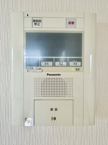メゾン浜松高台の防犯設備|大きなモニター付きインターホン！相手の顔が良く見えます！
