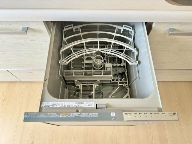 メゾン浜松高台の設備|食洗器も付いているので、家事の時短に繋がります！その分時間を有効に使って頂けますよ♪
