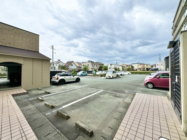 メゾン浜松高台の駐車場|平面駐車場（空き区画は要確認）