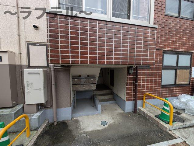 平岡ビルのエントランス