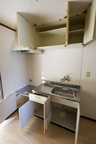 城北ハイツA・Bのキッチン|キッチン収納(同間取りの103号室のお写真です）