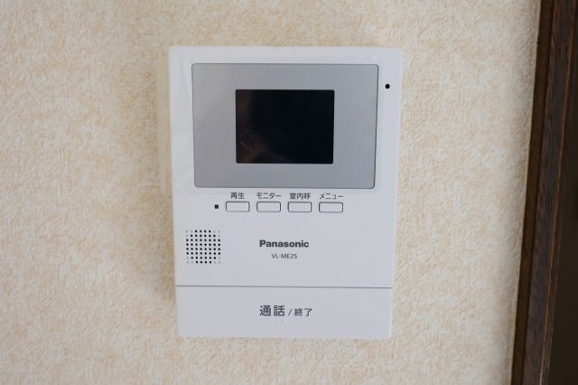 城北ハイツA・Bのセキュリティ|モニター付きインターホン(同間取りの103号室のお写真です）