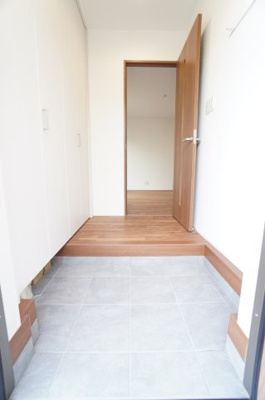 【玄関】 | ヴィラウィスタリアＢ棟