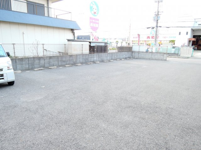 グレイス竹の内の駐車場