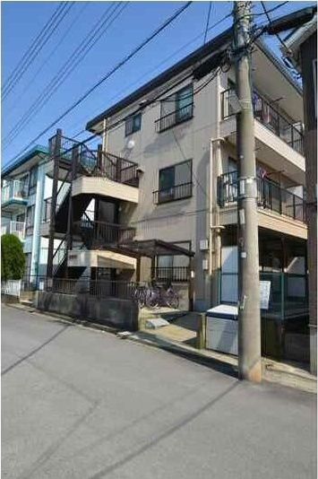 第二水落マンションのエントランス