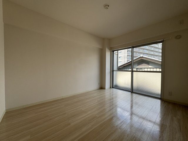 昌永ハイツの居間・リビング