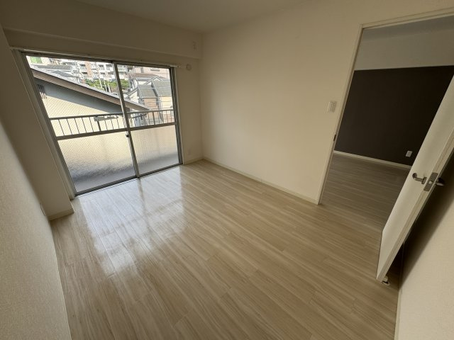 昌永ハイツの居間・リビング