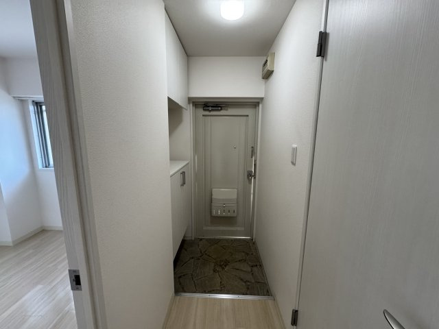 昌永ハイツの玄関