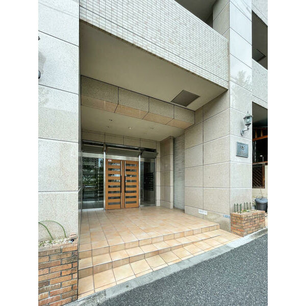 カルム緑地公園IIIのエントランス