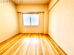 創造性や成長を促す遊びの空間を提供。学習や趣味に集中できる環境を整えます。個別のプライベートスペースは自己表現と自立心を育み、心地よい睡眠環境を整えリラックスできる場所を提供。