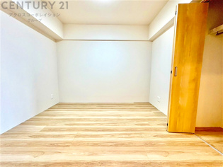 リラックスできるプライベート空間で、快適な睡眠をサポート。個人の好みに合わせたインテリアや寝具で心地良さを追求。プライベートな時間を過ごし、リフレッシュする場所におすすめです。