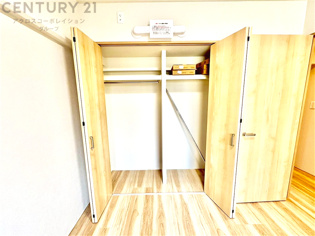 衣類やアクセサリー、小物類の収納が便利で整理整頓がしやすく、部屋の美観を保ちつつ、スペースを最大限に活用できます。衣服のしわやダメージを防ぎ、長持ちさせることができます。