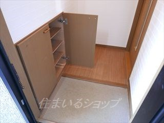 ハイランド　Ｂ棟の玄関