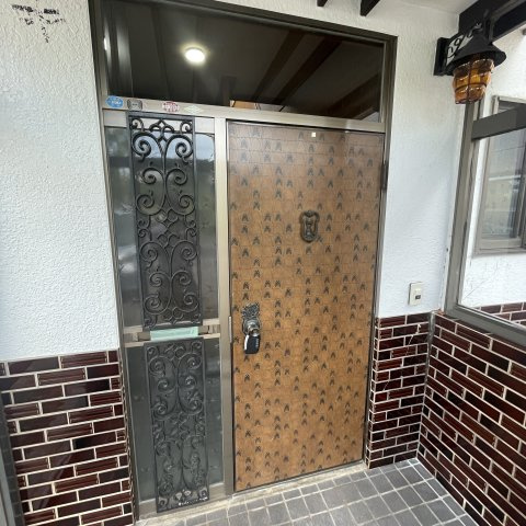 室蘭市八丁平4丁目17-17戸建の玄関