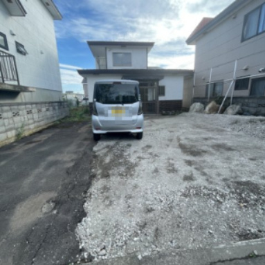 室蘭市八丁平4丁目17-17戸建の駐車場