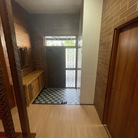 室蘭市八丁平4丁目17-17戸建の玄関