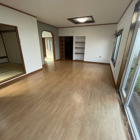 室蘭市八丁平4丁目17-17戸建の居間・リビング